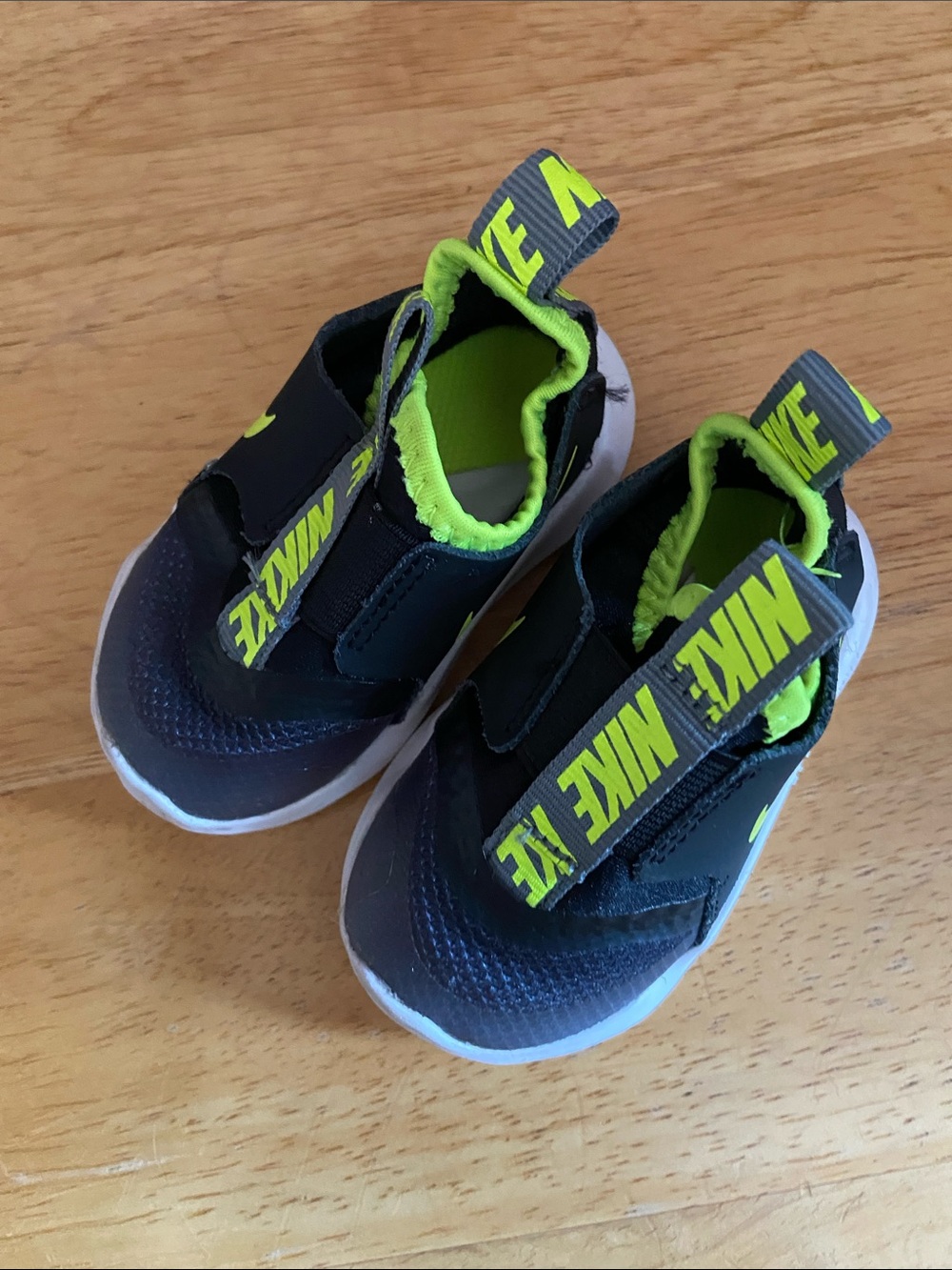 Nike Toddler Boys Flex Runner 4 Slip On Black & Green Sneakers Size 3C